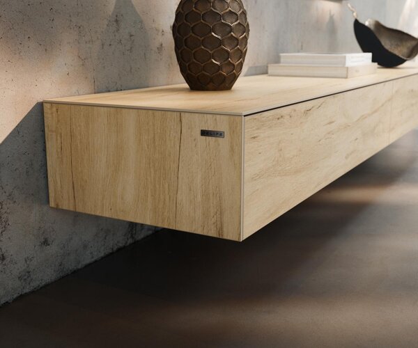 DELIFE TV stolík Cuor 250 cm keramika Laminam® sabbia v dubovej farbe 1 výklopné dvierka 1 zásuvka závesný