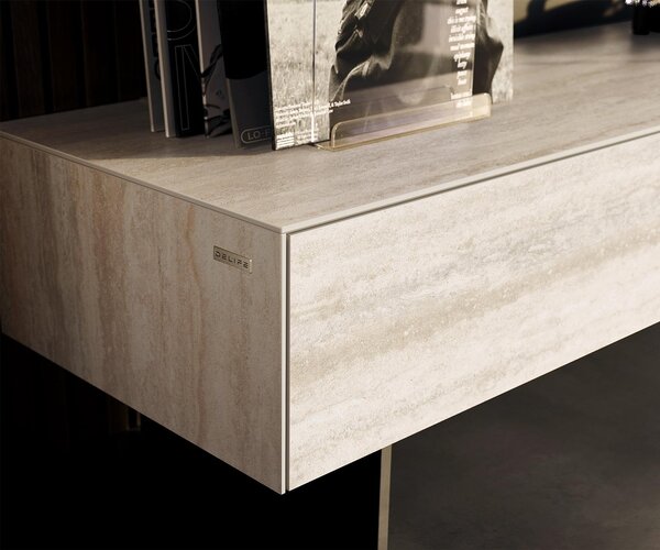 DELIFE TV stolík Cuor 150 cm keramika Laminam® Travertino Bianco krémovo biela 1 výklopné dvierka 1 zásuvka podstava závesná kov čierna