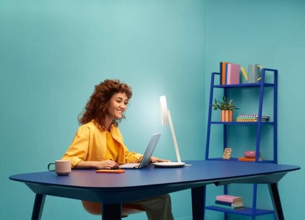 Philips Wiz Tunable White 8720169072695 Portrait Desk Lamp stolová lampička LED 10W/600lm 2700-6500K biela USB-C