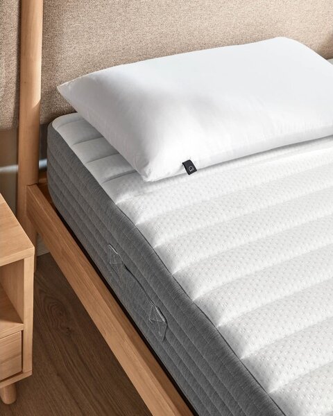 Stredne tvrdý penový matrac 90x190 cm Yoko – Kave Home