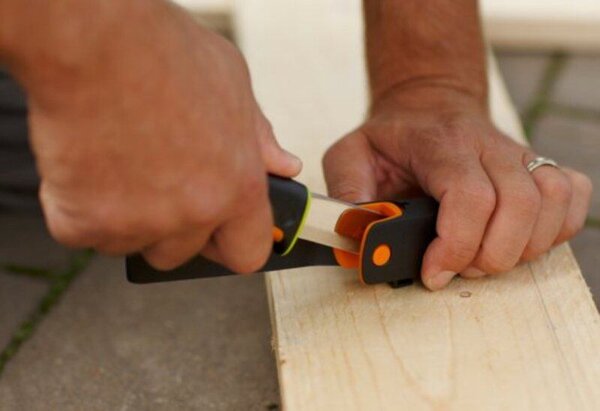 Hardware Nôž remeselnícky FISKARS 1023620