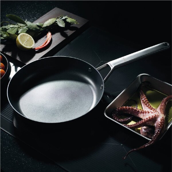 Panvica Taiten 26 cm FISKARS 1066947