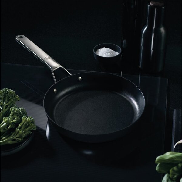 Panvica Taiten 24 cm FISKARS 1066946