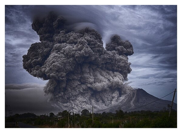 Sklenený obraz - Sopečná erupcia (70x50 cm)