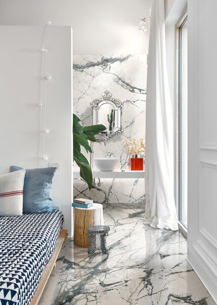 INV WH6 120 LP 120x120 The Room