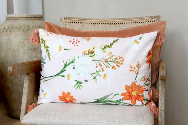 Růřový povlak na polštář se střapci a květy Aix Wild Flowers - 60*40 cm - Chic Antique