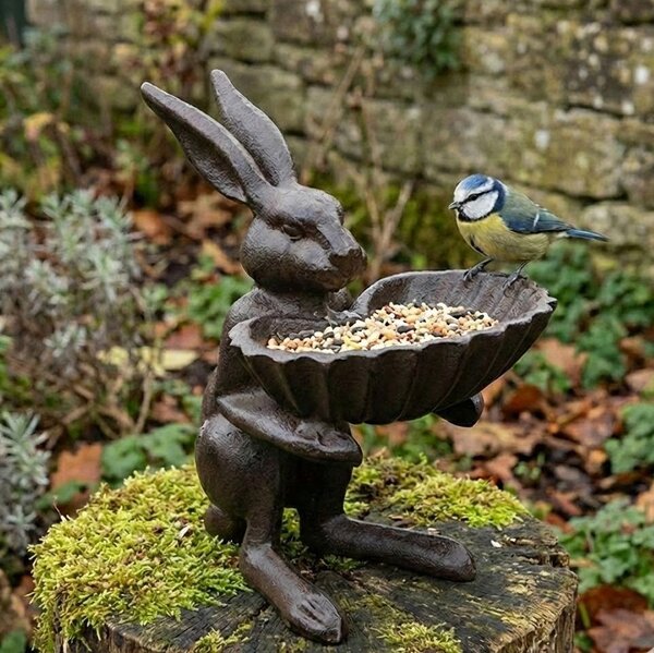 Hnedé antik liatinové krmítko pre vtáčiky zajac - 16*13*17 cm - Clayre & Eef