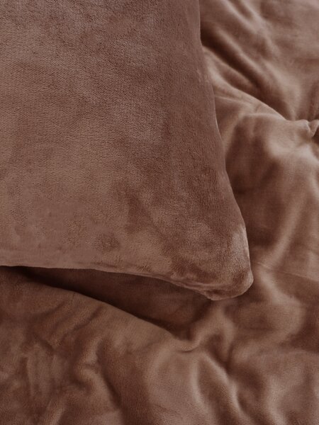Obliečka na vankúš mikroplyš 50 × 70 cm – Laura mocha mousse