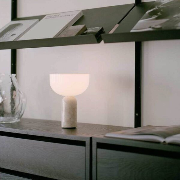 NEW WORKS stolová LED lampa na akumulátor Kizu, béžová, mramor, stmievateľné, Krémová / jantárovo žltá, Obývacia izba / jedáleň, Kameň, Dizajn, Stojacie svietidlo