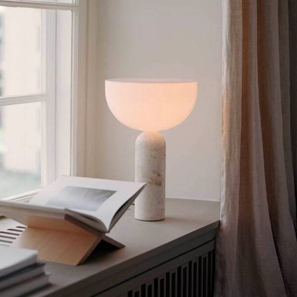 NEW WORKS Stolová lampa Kizu Large, béžová, mramor, E27, Krémová / jantárovo žltá, Obývacia izba / jedáleň, Kameň, Dizajn, Stojacie svietidlo