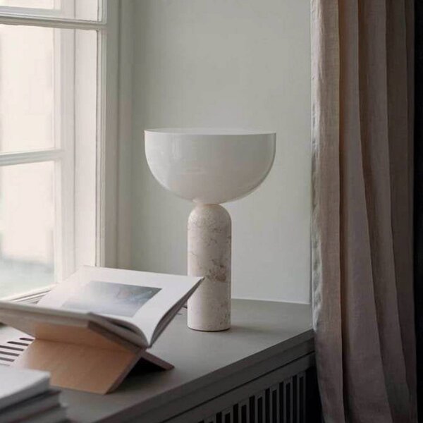 NEW WORKS Stolová lampa Kizu Large, béžová, mramor, E27, Krémová / jantárovo žltá, Obývacia izba / jedáleň, Kameň, Dizajn, Stojacie svietidlo