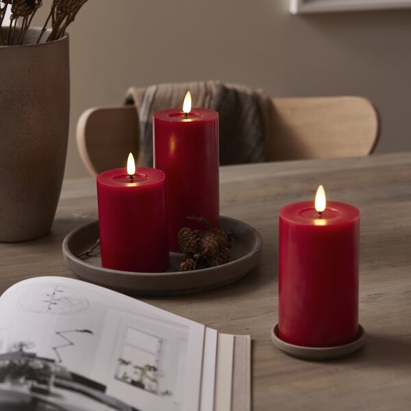 LED sviečka Flamme Flow Pillar Red 17,5 cm