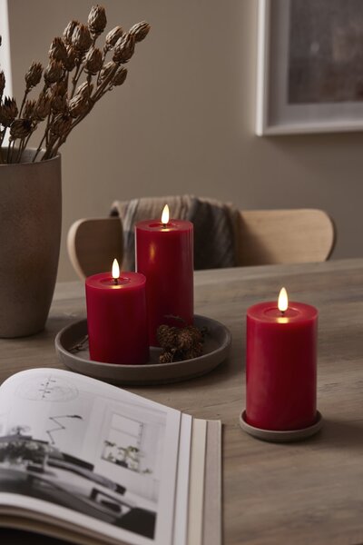 LED sviečka Flamme Flow Pillar Red 17,5 cm