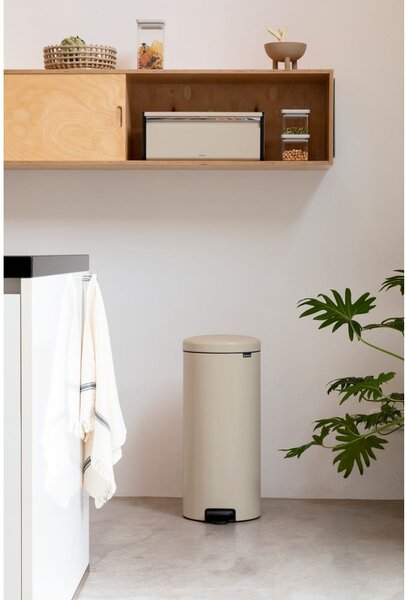 Béžový nášľapný oceľový odpadkový kôš 30 l NewIcon – Brabantia