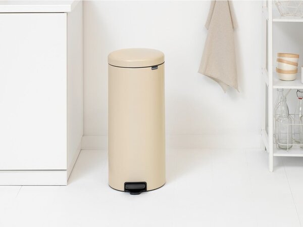 Béžový nášľapný oceľový odpadkový kôš 30 l NewIcon – Brabantia