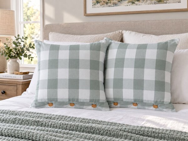 Sada 2 dekoratívnych vankúšov mätová zelená tkanina 45 x 45 cm károvaný vzor štýl chaty textil doplnky