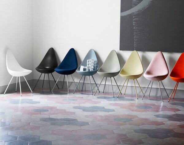 Fritz Hansen Stolička Drop™, black monochrome