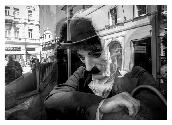 Sklenený obraz - Charles Chaplin v Prahe (70x50 cm)