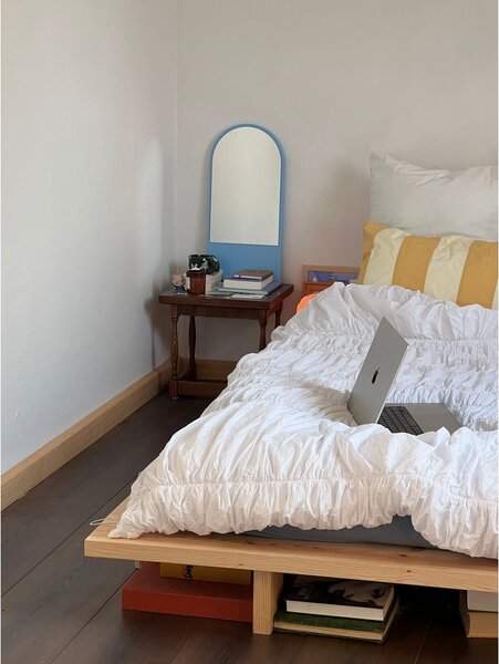 Jednolôžková posteľ z borovicového dreva s roštom v prírodnej farbe 120x200 cm Japan – Karup Design