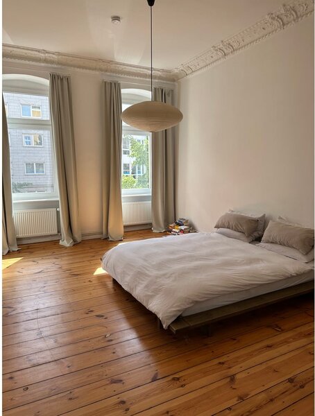 Hnedá jednolôžková posteľ z borovicového dreva s roštom 120x200 cm Japan – Karup Design