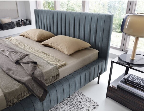 Modrá čalúnená dvojlôžková posteľ s úložným priestorom s roštom 140x200 cm Plissa – ELTAP