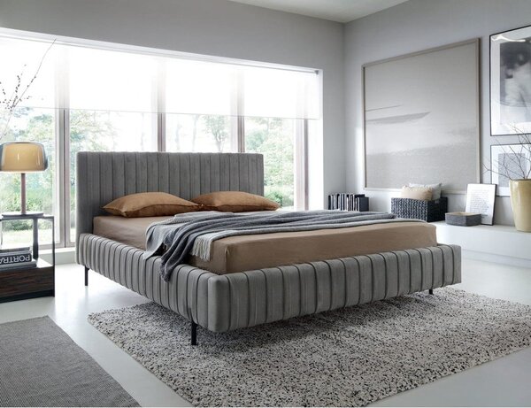 Sivá čalúnená dvojlôžková posteľ s úložným priestorom s roštom 160x200 cm Plissa – ELTAP
