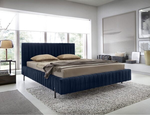 Tmavomodrá čalúnená dvojlôžková posteľ s úložným priestorom s roštom 140x200 cm Plissa – ELTAP