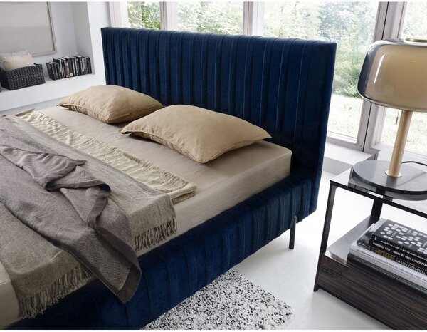 Tmavomodrá čalúnená dvojlôžková posteľ s úložným priestorom s roštom 140x200 cm Plissa – ELTAP