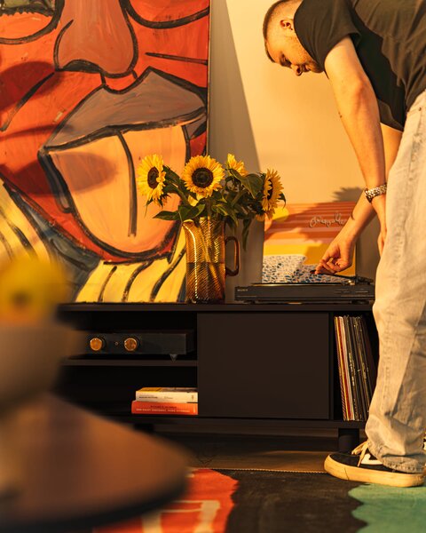 MUZZA TV stolík Pop 160 x 46 cm čierny