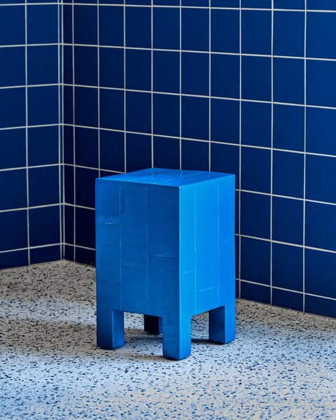 MUZZA Odkladací stolík BIRU 50 x 30 cm modrý