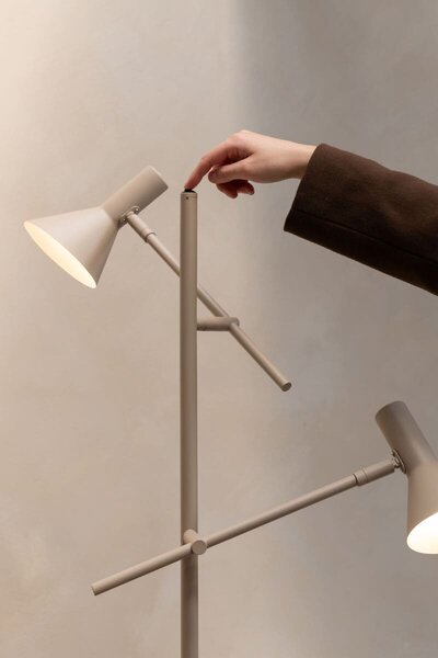 MUZZA Stojacia lampa IMIR 171 cm piesková