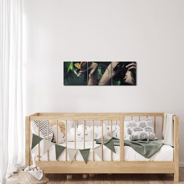 Obraz pôvabnej ženy s motýľom (s hodinami) (90x30 cm)
