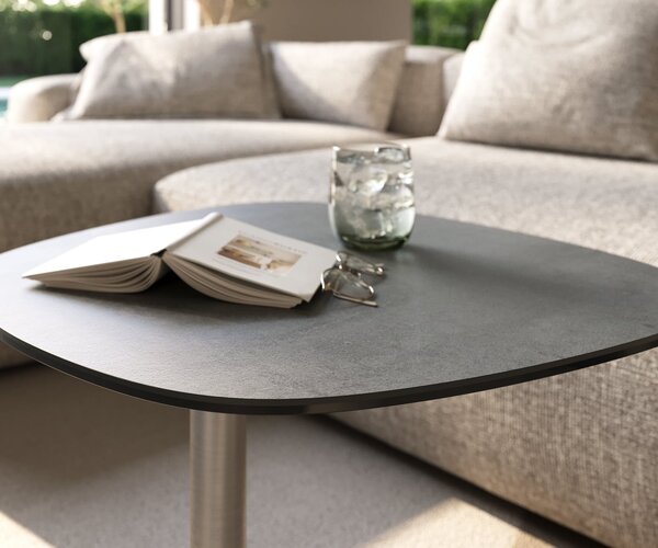 DELIFE Konferenčný stolík Edge zaoblený 60×60 cm keramika betónová sivá Eleny nerezová oceľ kefovaná