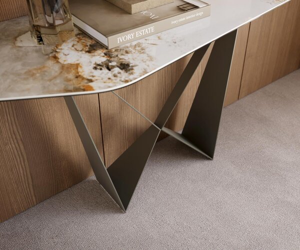 DELIFE Konzolový stolík Edge polygonálny 180×50 cm keramika Minas melange bielo-béžová Spios kov titánová farba