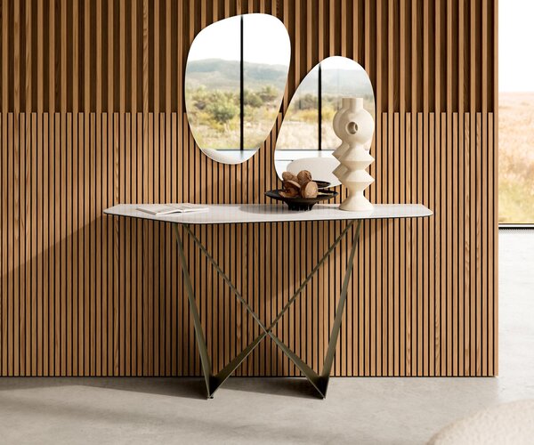 DELIFE Konzolový stolík Edge polygonálny 140×50 cm keramika onyx šampanské Spios kov titánová farba efekt