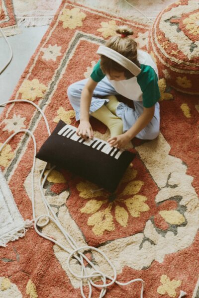 MUZZA Detský vankúš Piano čierny