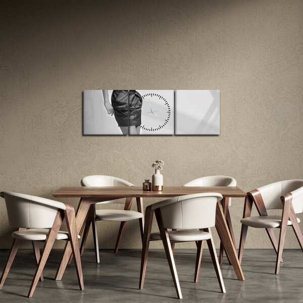 Obraz - Žena v krátkych šatách (s hodinami) (90x30 cm)