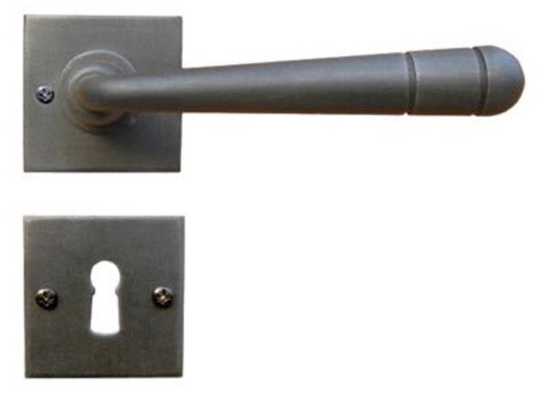Kovaná dverová kľučka, model 2110SQA
