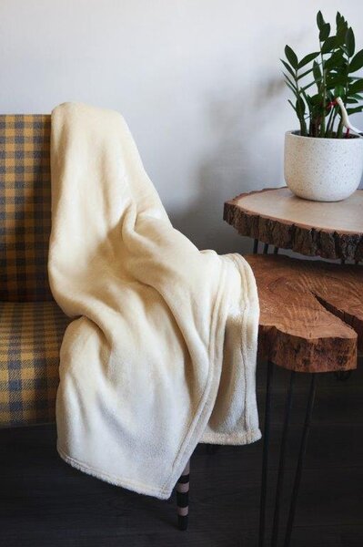 Kvalitná smotanovo krémová hrubá deka krémová