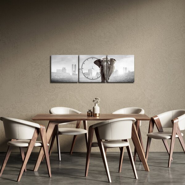 Obraz - Sloník vo veľkomeste, čiernobiely variant (s hodinami) (90x30 cm)