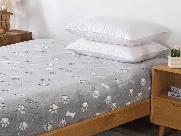 XPOSE® Mikroplyšová plachta LABKY Exclusive (svietiaciefekt) - sivá 90x200 cm