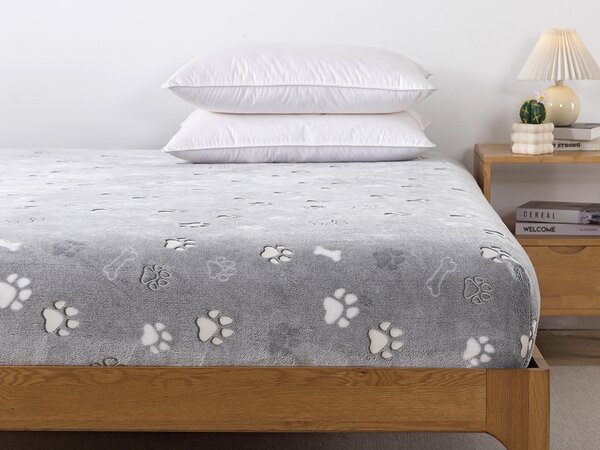 XPOSE® Mikroplyšová plachta LABKY Exclusive (svietiaciefekt) - sivá 90x200 cm
