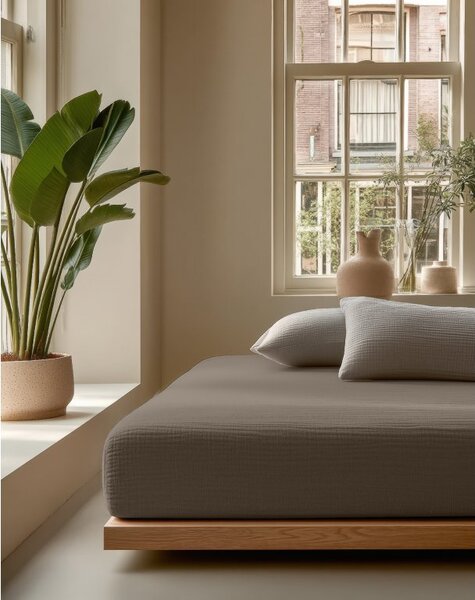 Mušelínové napínacie prestieradlo taupe Velikost: 90x200x30