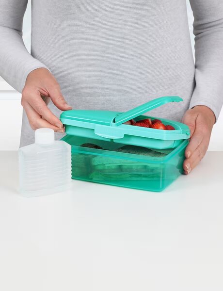 SISTEMA Box na desiatu/obed s priehradkami aj fľaštičkou, 1,5l - mix farieb Farba škatuliek SISTEMA: Ružová