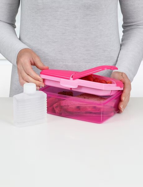 SISTEMA Box na desiatu/obed s priehradkami aj fľaštičkou, 1,5l - mix farieb Farba škatuliek SISTEMA: Ružová
