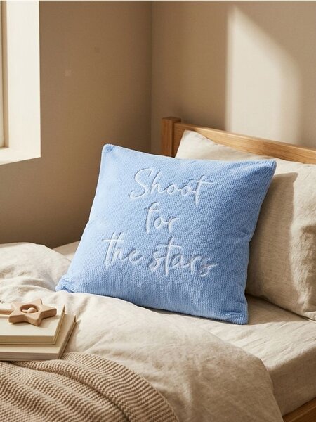 Sinsay - Obliečka na vankúš s nápisom „Shoot for the stars“ - svetlomodrá