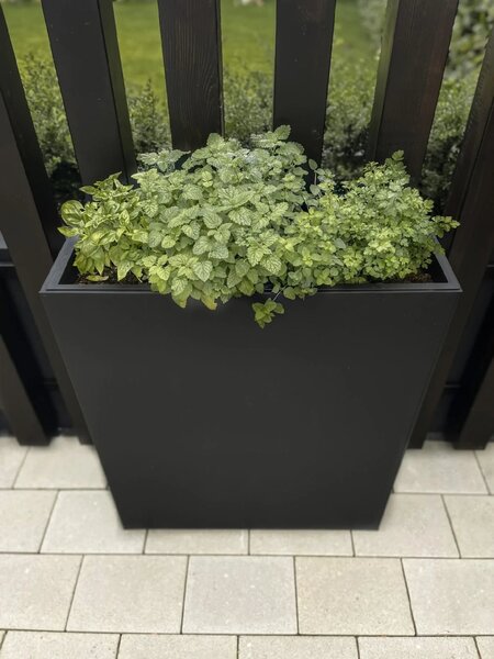 Kvetináč ELEMENTO, oceľ, šírka 75 cm, čierny