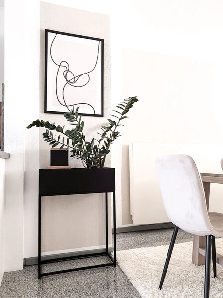 Moderný kvetináč na nožičkách STYLE, oceľ, šírka 60 cm, čierny mat