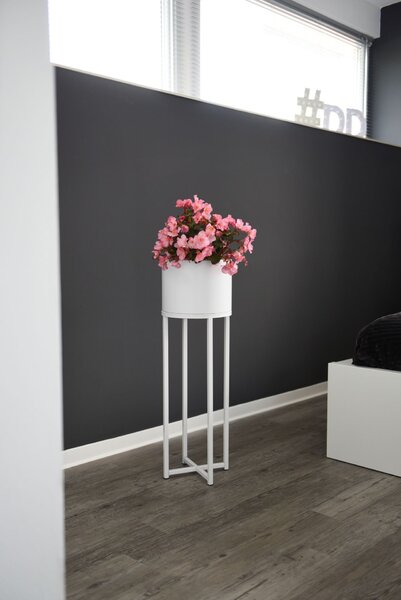 Kvetináč na vysokých nohách ELEVATE CROSS, oceľ, výška 79 cm, biely mat