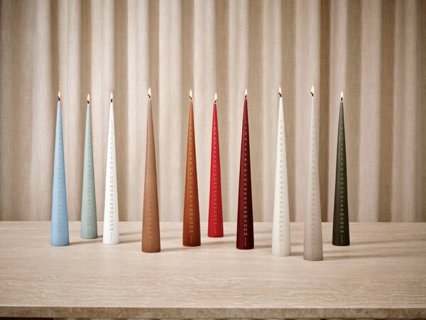 Adventná sviečka Cone 37 cm – 44/2 Deep Wine